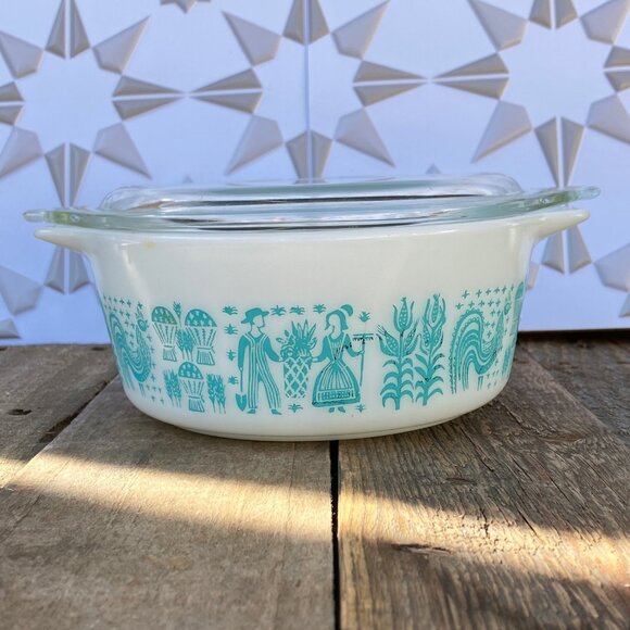 Pyrex Turquoise Butterprint 472 casserole with lid - Picture 1 of 12